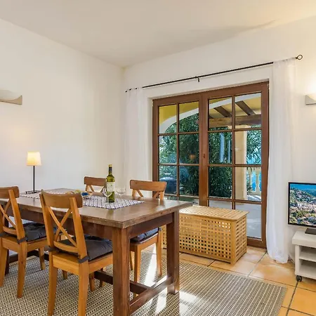 2712 - Sunny And Cute Flat In Apartment *